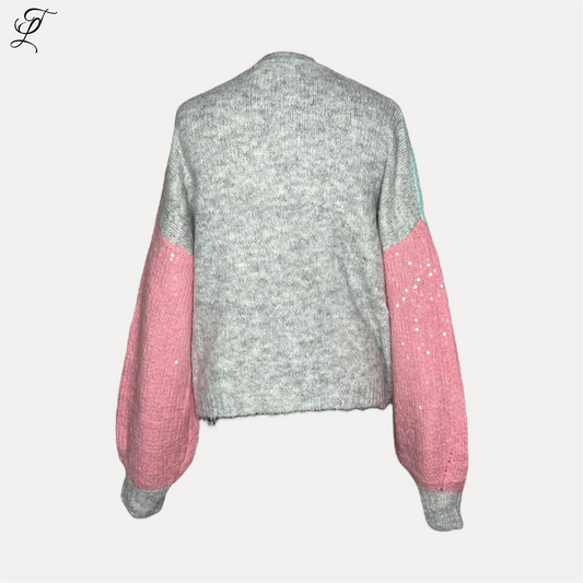 Chastar V-Hals Vest met grijze torso en roze pailletten mouwen, uitgevoerd in zacht gebreid materiaal met subtiele glans. Stijlvol color-block design voor een trendy casual look. Vesten, Collectie