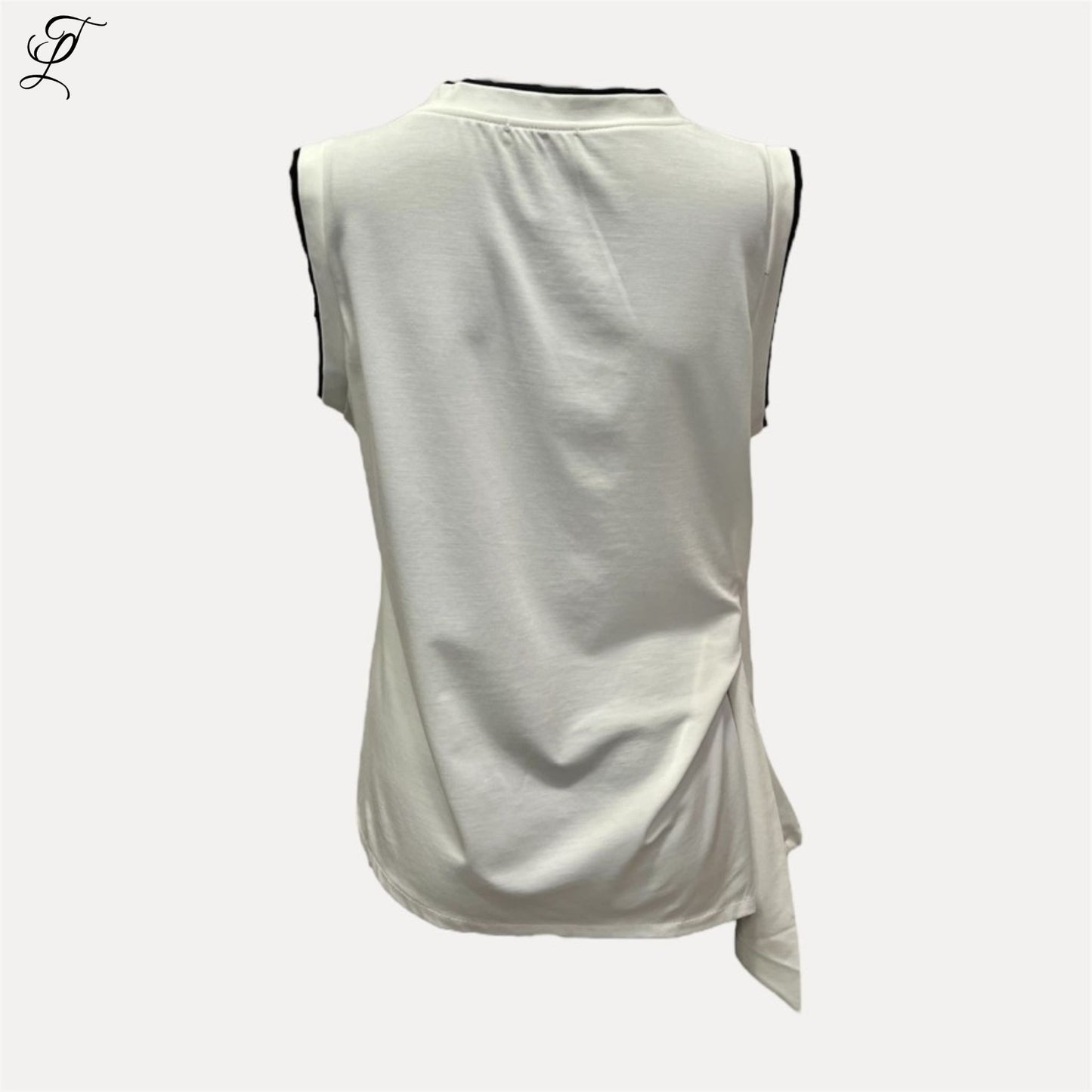 Chastar Tricot Top zonder mouwen in off-white met contrasterende bies en zijsplit met knooplint.