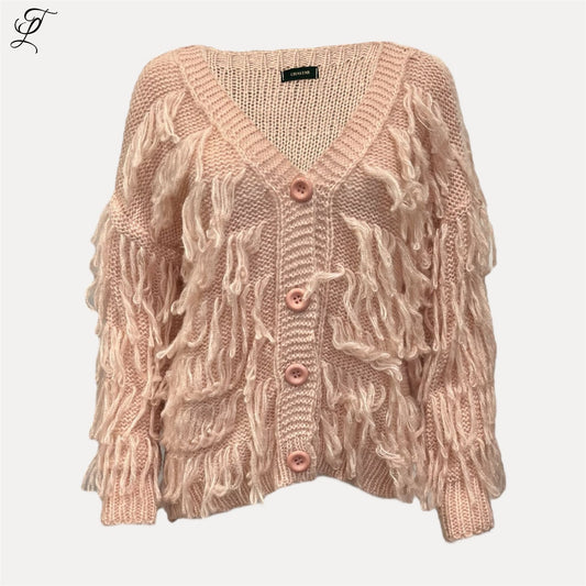 Chastar Fringe Knit Vest in lichtroze met v-hals, knoopsluiting en decoratieve franjes, comfortabel en trendy vest