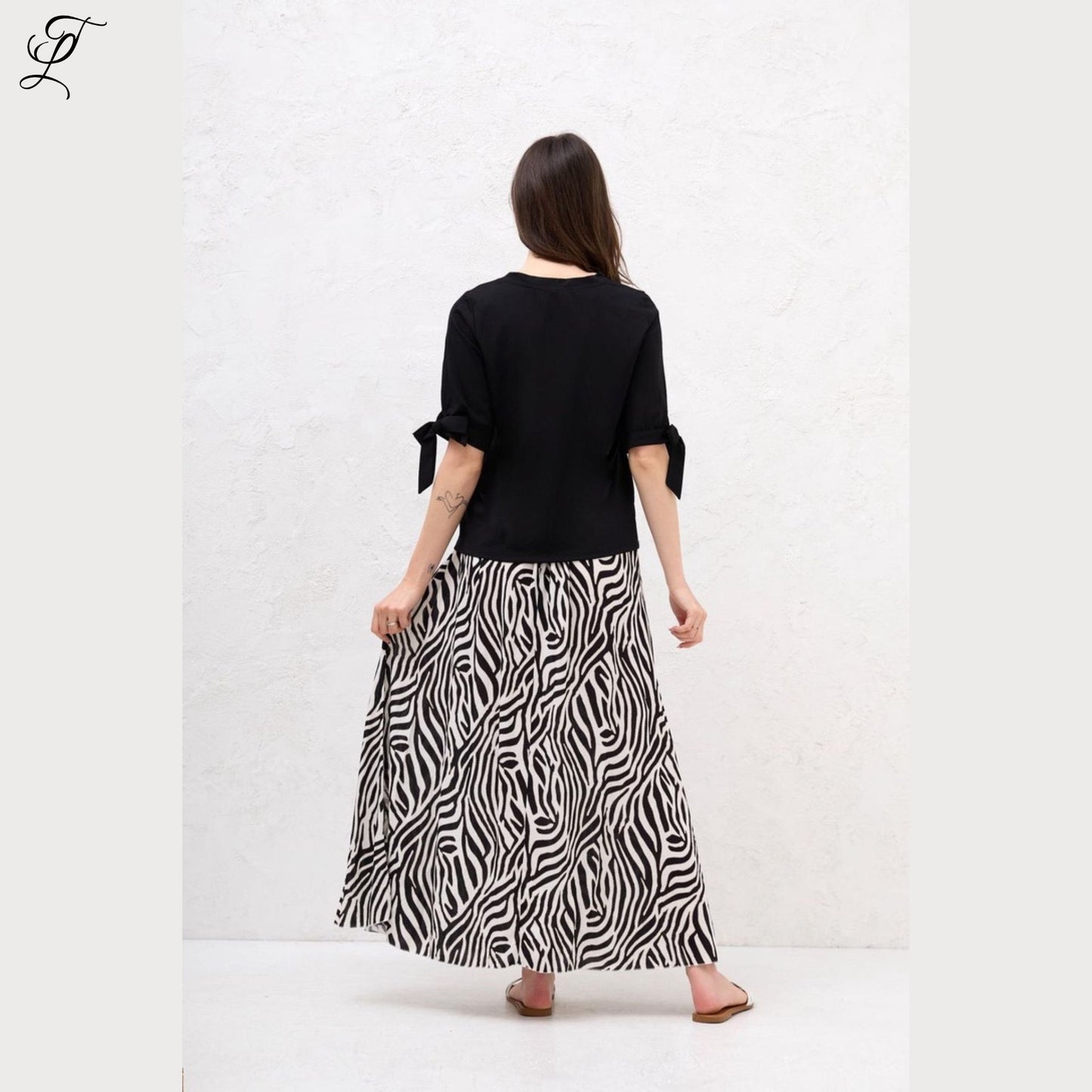 Chastar Viscose Rok Zebra Print met comfortabele pasvorm en elegante zebra print, perfect voor een zomerse dag.
