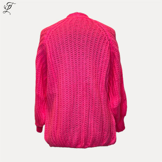 Chastar Basis Vest in levendig roze, opengebreid patroon met lange mouwen en casual silhouet. Luchtig en veelzijdig vest gefotografeerd vanaf de achterkant, perfect voor dagelijkse styling. Vesten, Collectie, Bestsellers.
