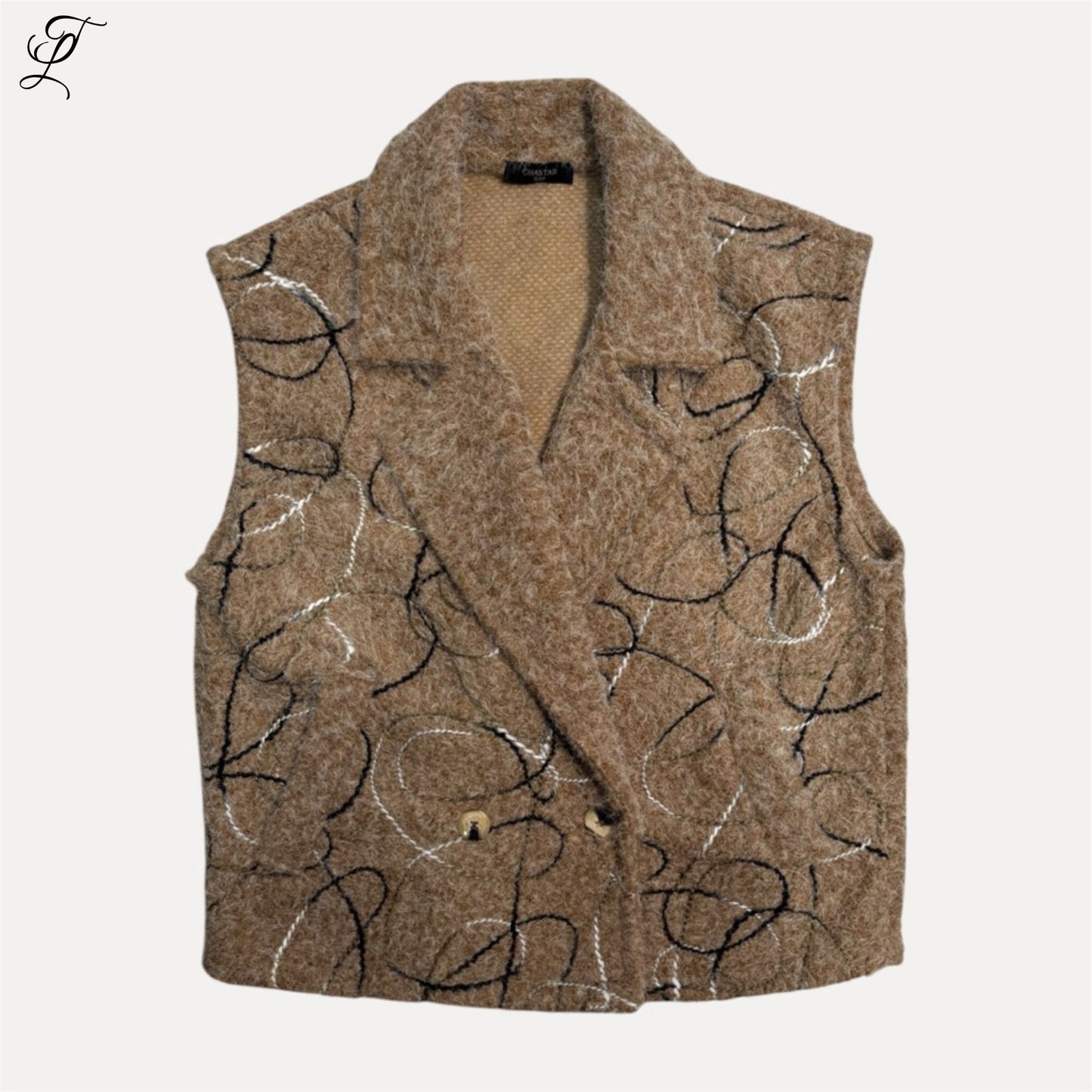 Chastar Gilet Livia in bruin met swirl-patroon, dubbele knopenrij en reverskraag voor een elegante look.