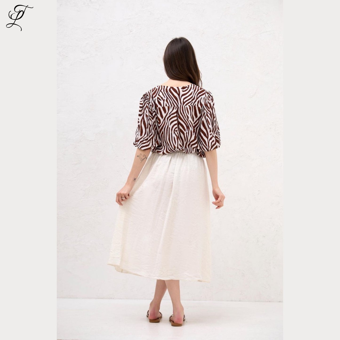 Chastar Viscose Blouse Zebra Print met losse fit en elastische mouwen voor een stijlvolle zomerse look.
