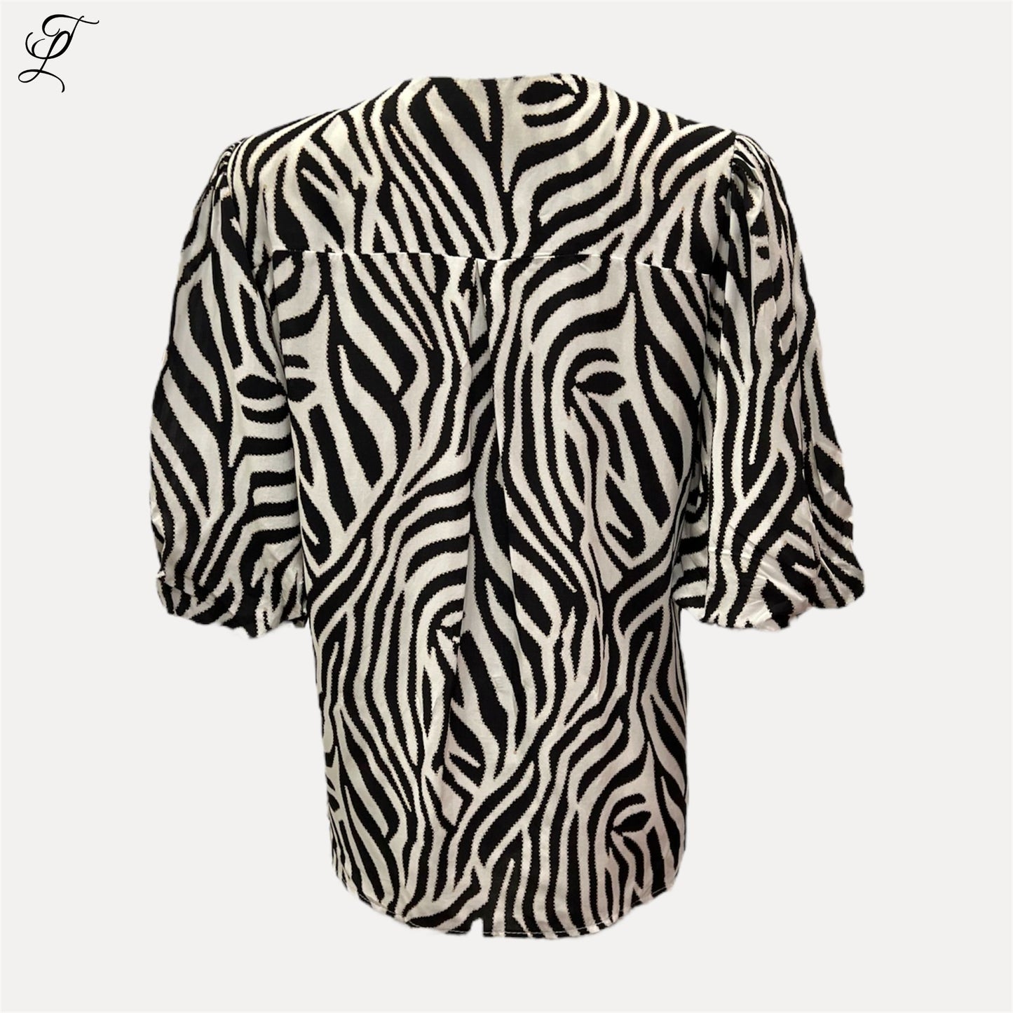 Chastar Viscose Blouse Zebra Print met losse fit en elastische pofmouwen voor een zomerse, stijlvolle look.