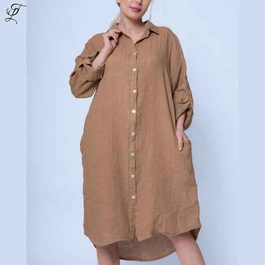 Luchtige Chastar linnen jurk in camel kleur met knoopsluiting en opgerolde mouwen, perfect voor casual zomerdagen - Jurken & Tunieken