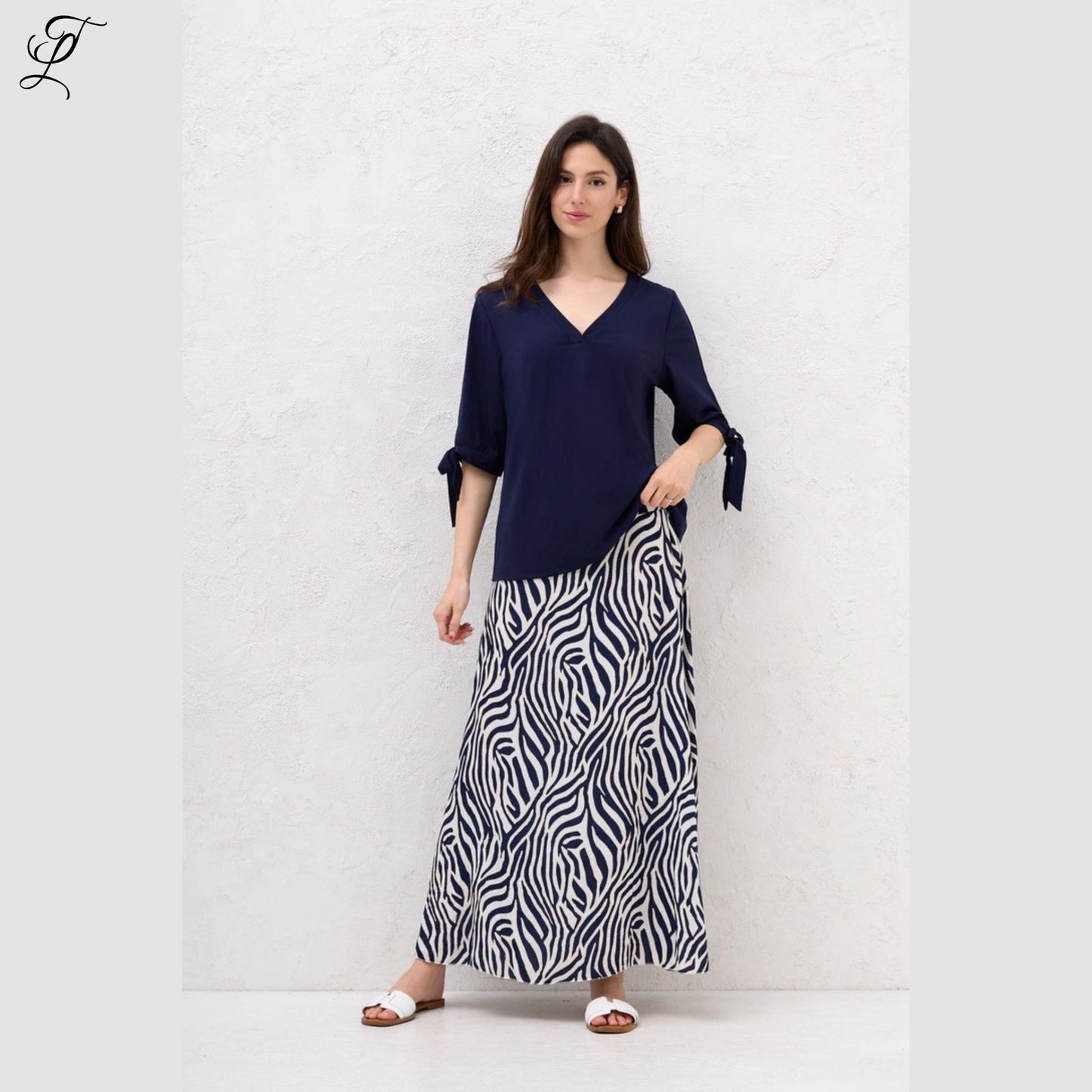 Draag de Chastar Viscose Rok Zebra Print met gemak en stijl, perfect voor elke zomerse dag en casual look.
