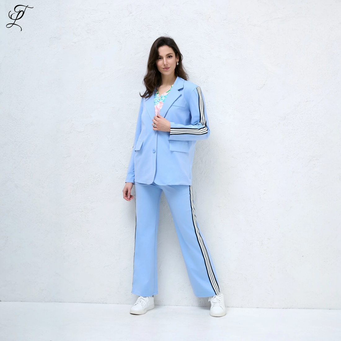 Chastar Sporty Chic: Zo Draag Je Dit Trendy Pak Met Stijl