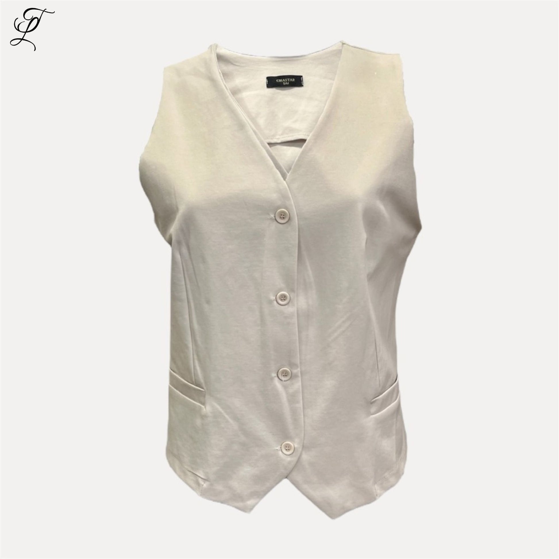 Chastar Tricot Gilet beige met V-hals en sierknopen, ideaal voor een casual en stijlvolle look.