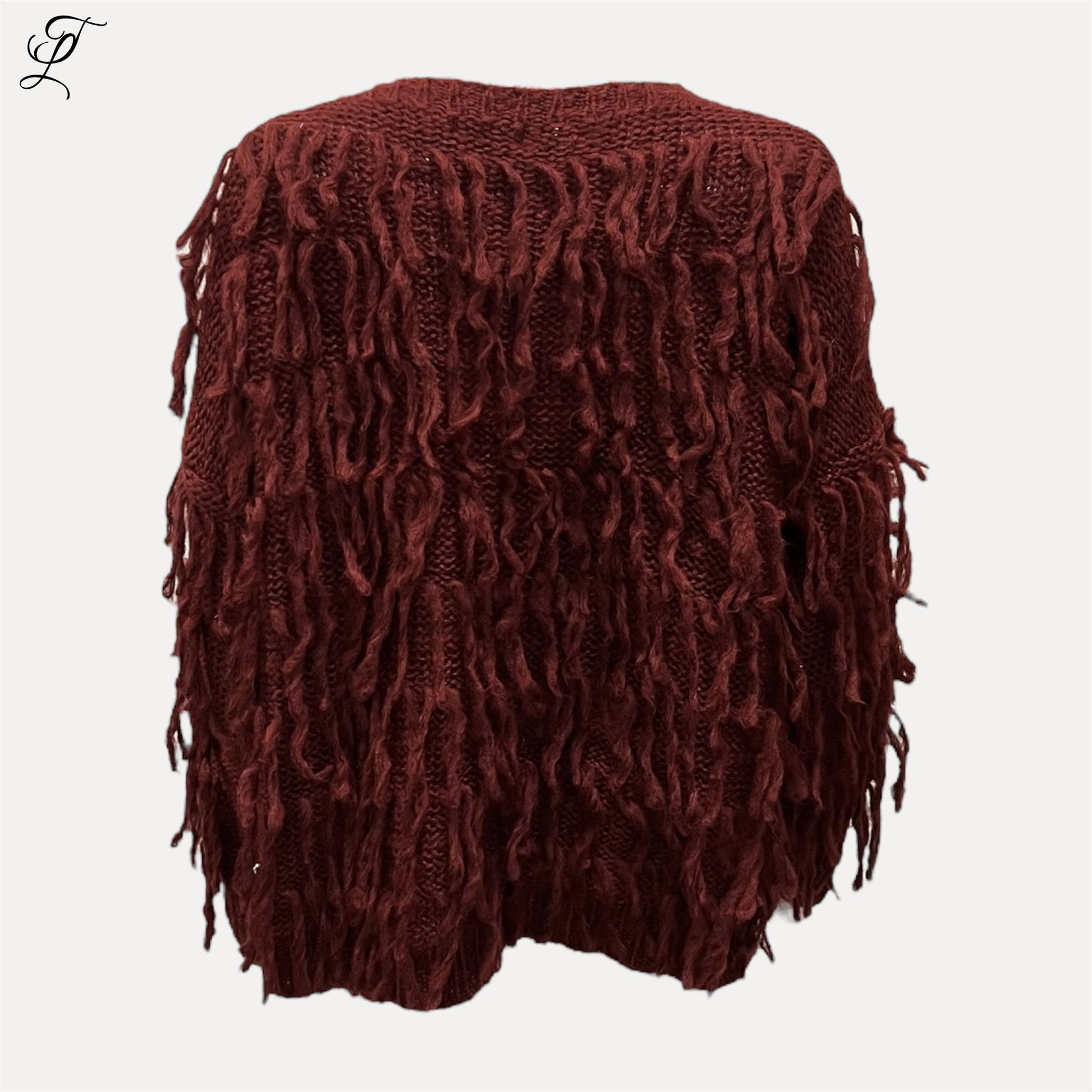 Chastar Fringe knit vest in bordeaux met losse brei en decoratieve franjes, geschikt voor laagjes in elk seizoen.