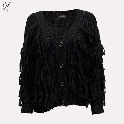 Zwart Chastar Fringe Knit vest met losse franjes, knoopsluiting en V-hals voor veelzijdige herfststijl.