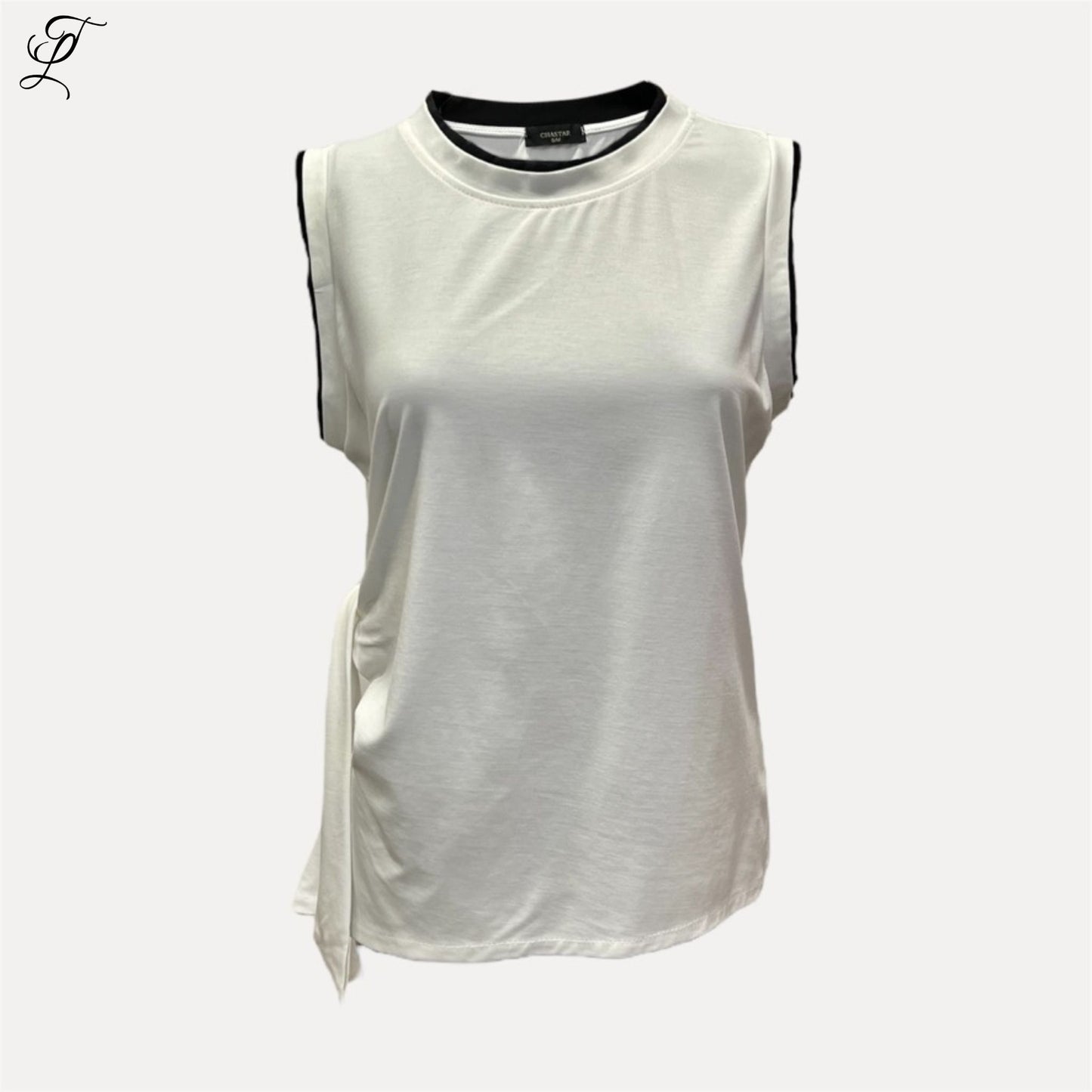 Chastar Tricot Top mouwloos offwhite met contrasterende bies en speels strikdetail voor een casual zomerse look.