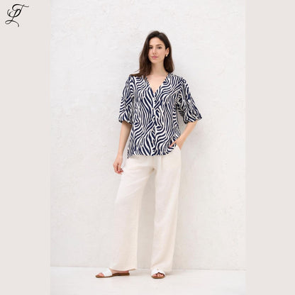 Chastar Viscose Blouse Zebra Print met luchtige pasvorm en elastische pofmouwen voor een stijlvolle casual look.