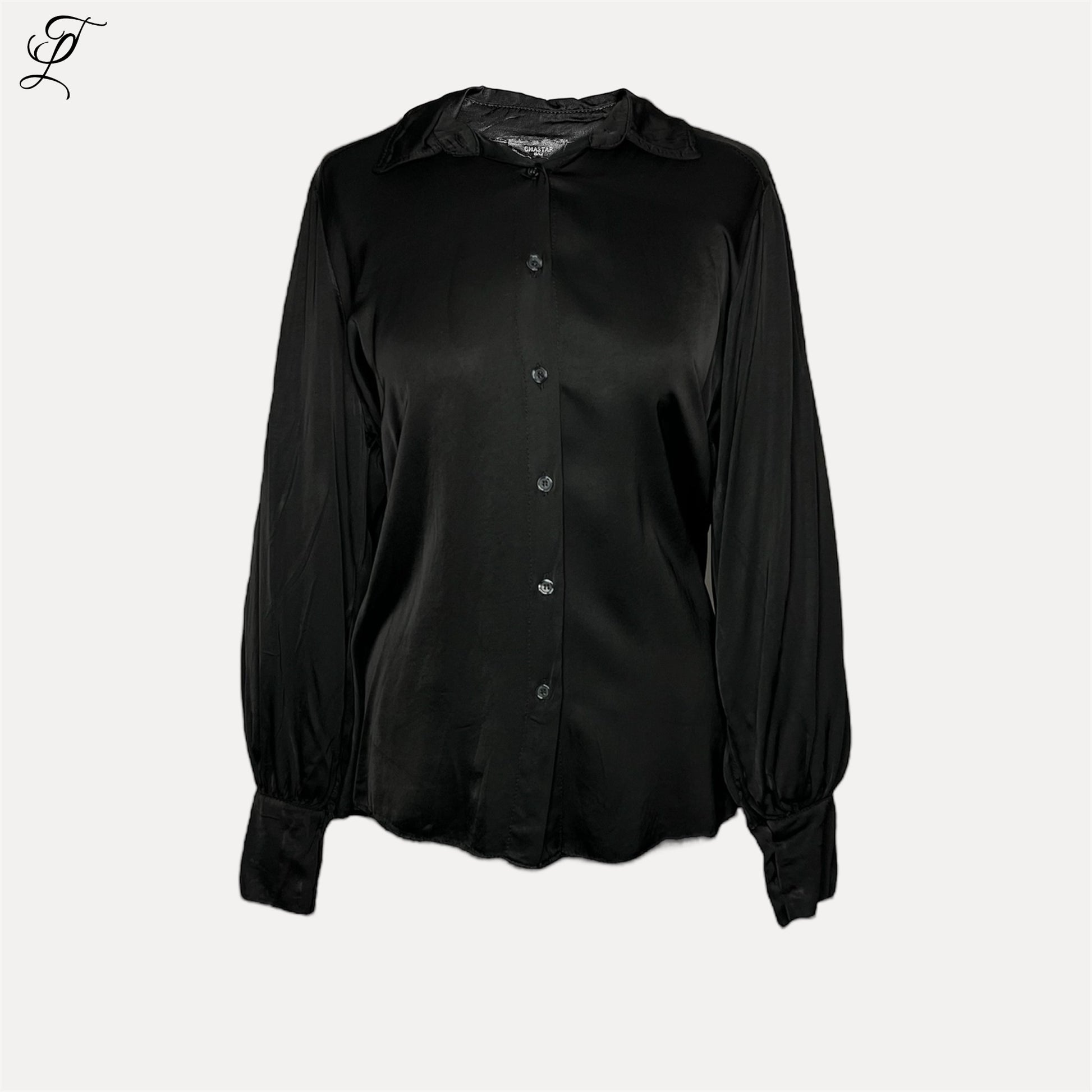 Chastar Zijde-Viscose Blouse in elegant zwart met pofmouwen en knoopsluiting, gemaakt van glanzende zijde-viscose mix. Klassieke snit met ronde hals en manchetten. Perfect voor dagelijks gebruik en speciale gelegenheden. Blouses, Collectie