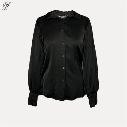 Chastar Zijde-Viscose Blouse in elegant zwart met pofmouwen en knoopsluiting, gemaakt van glanzende zijde-viscose mix. Klassieke snit met ronde hals en manchetten. Perfect voor dagelijks gebruik en speciale gelegenheden. Blouses, Collectie