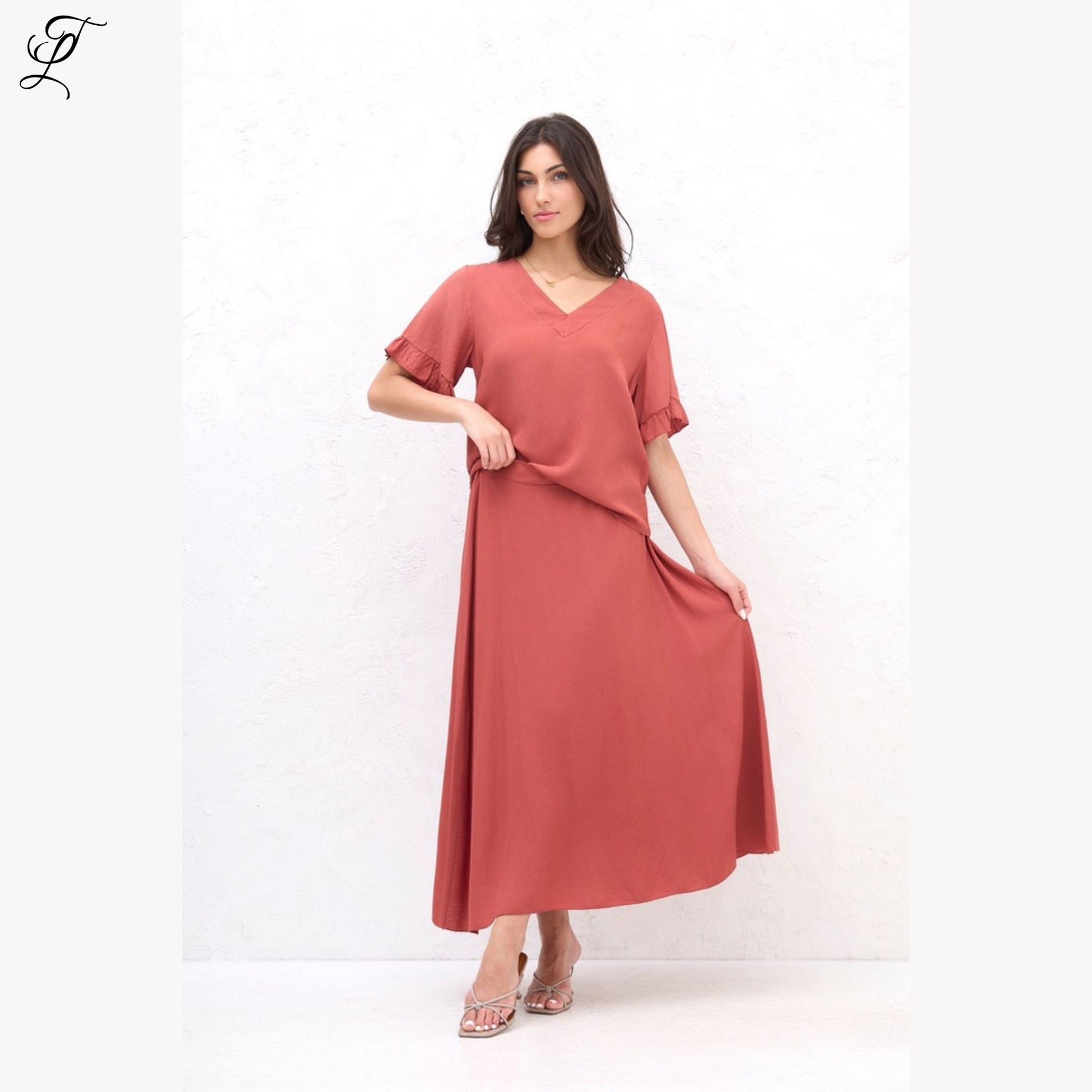 Chastar Viscose Set Isabelle met soepelvallende top en lange rok in roestkleur, elegant en comfortabel, Chastar Sets Viscose