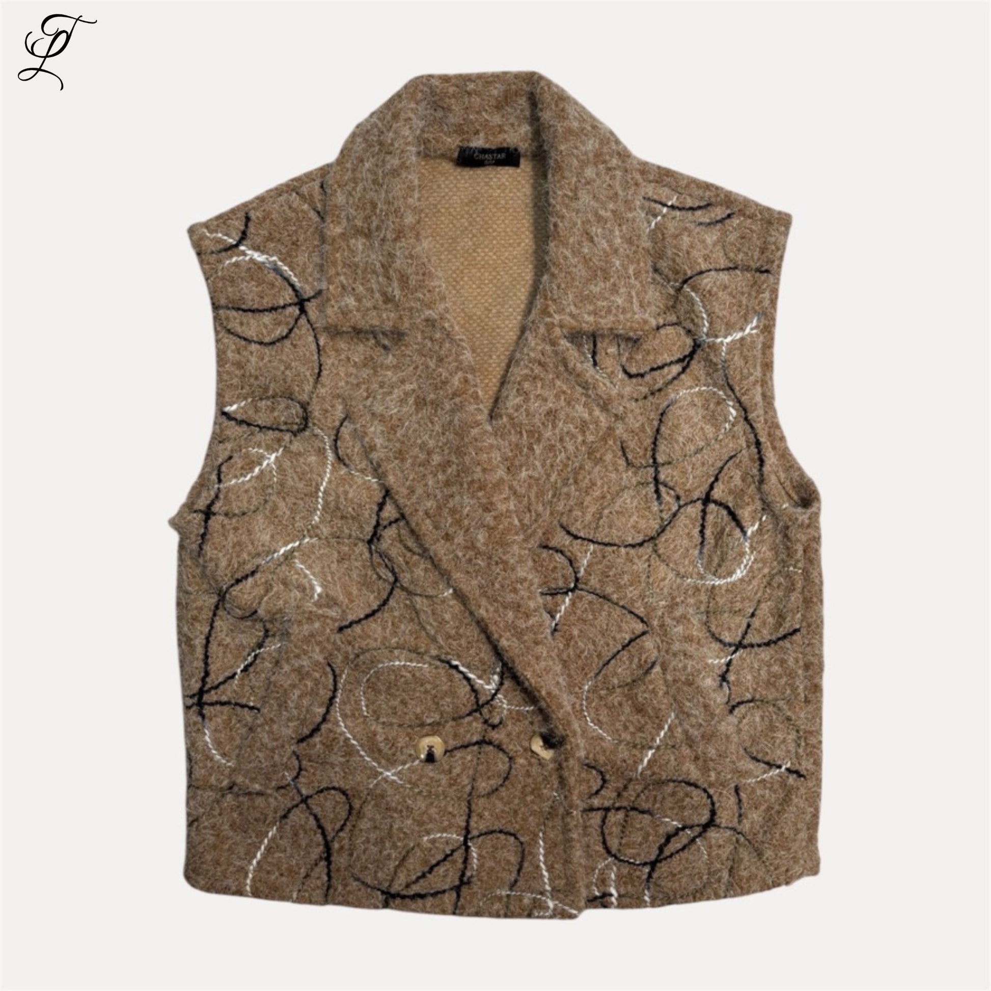 Chastar Gilet Livia in bruin met swirl-patroon, dubbele knopenrij en reverskraag voor een elegante look.