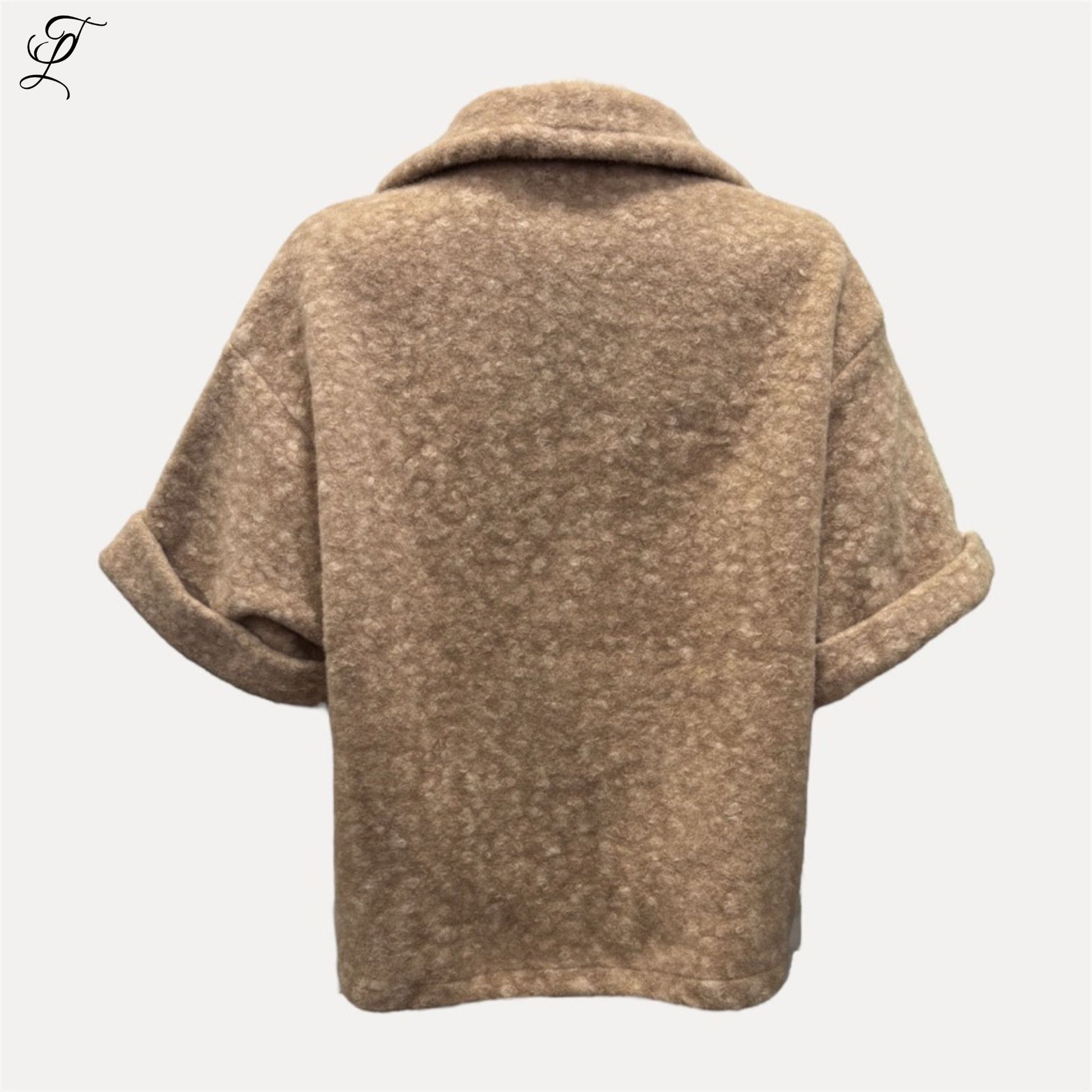 Chastar korte bouclé jas in beige met wijde korte mouwen en dubbele knoopsluiting uit de Jassen & Blazers collectie.