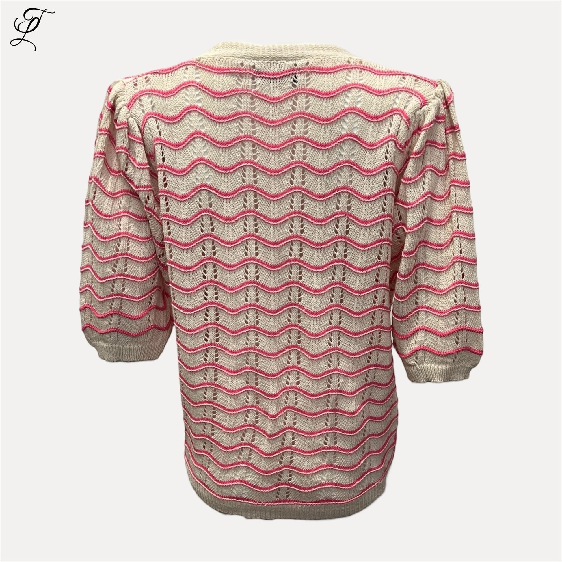 Chastar Wave Vest in beige met roze golfpatroon, gebreid vest met driekwart mouwen en knoopsluiting