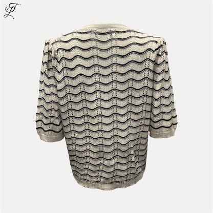 Chastar Wave Vest in beige met zwart golfpatroon, korte mouwen en knopen - elegant gebreid vest met uniek design