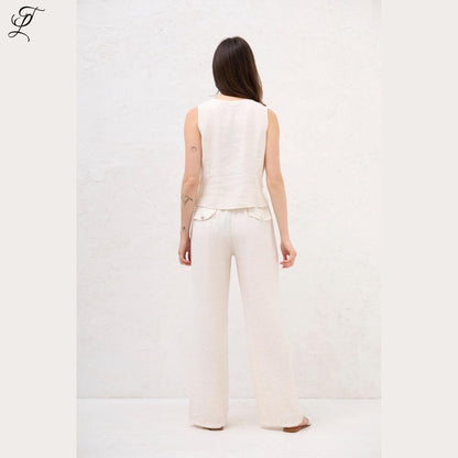 Chastar Losvallende Broek in beige met elastische tailleband en rechte pijpen voor een relaxed en stijlvol comfort.