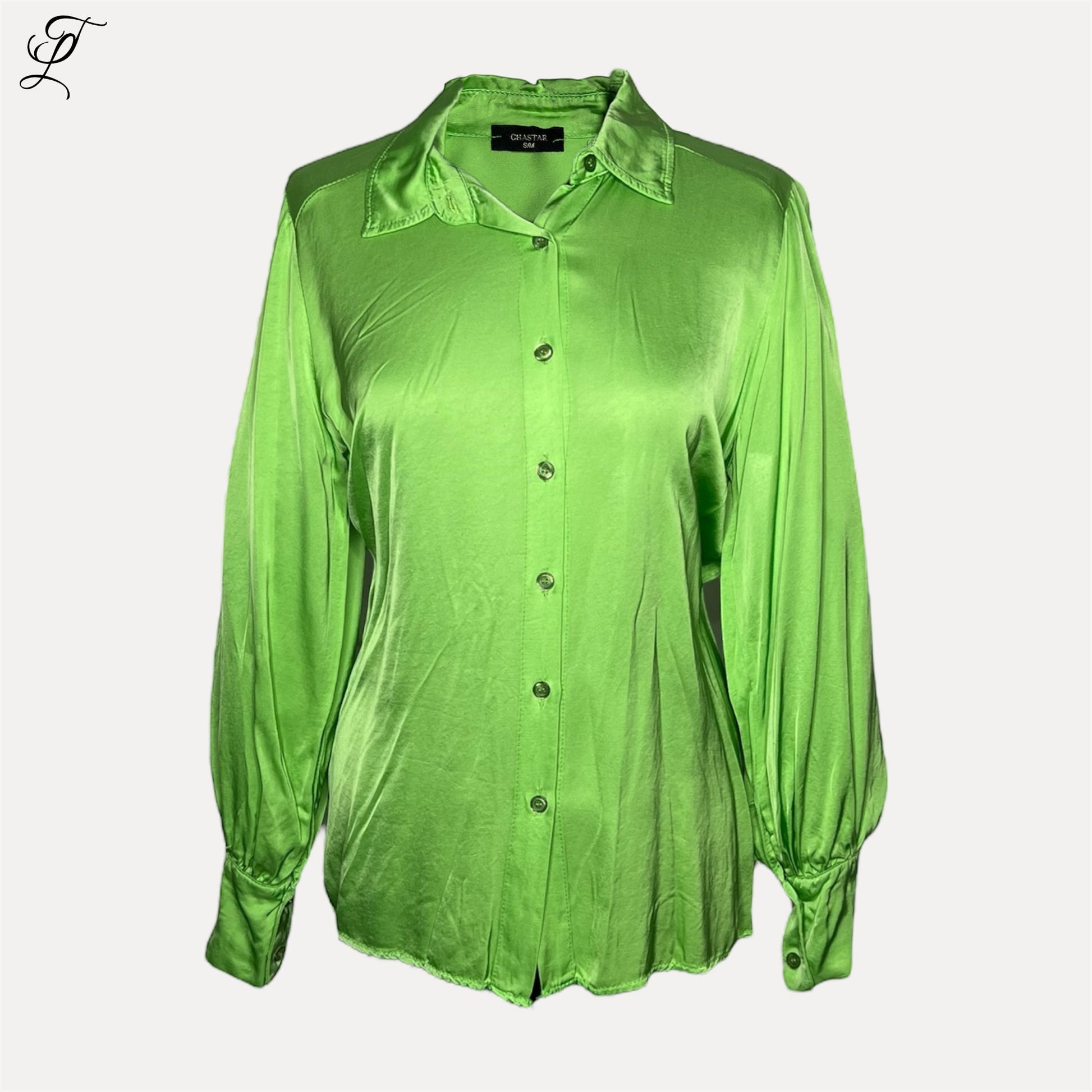 Chastar Zijde-Viscose Blouse in levendig felgroen met glanzende afwerking, klassieke knoopsluiting en elegante pofmouwen. De luxueuze zijde-viscose stof valt soepel en heeft een zachte glans. Perfect voor kantoor en avondkleding. Blouses, Collectie