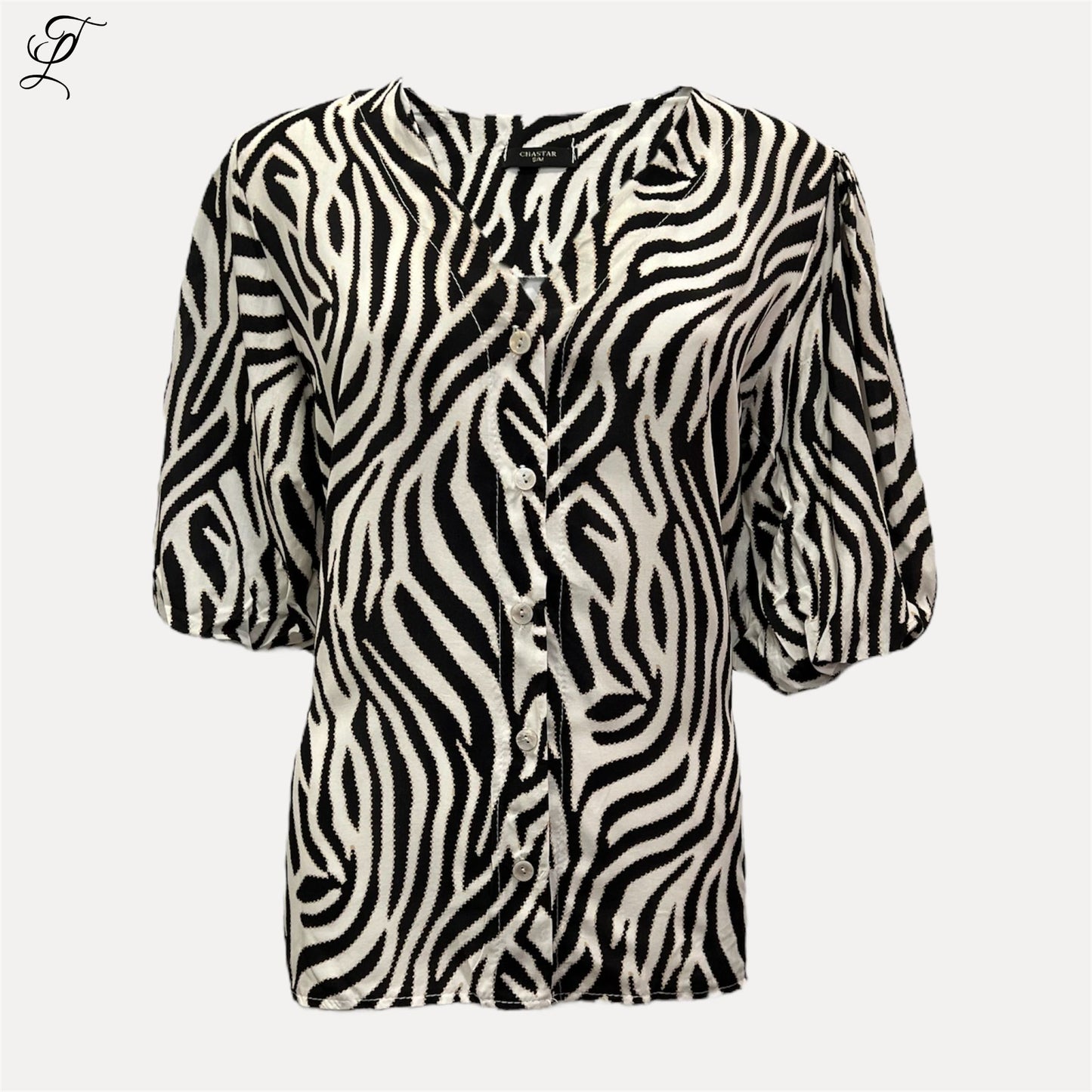 Chastar Viscose Blouse Zebra Print met elastische pofmouwen en knoopsluiting voor een casual zomerse look.