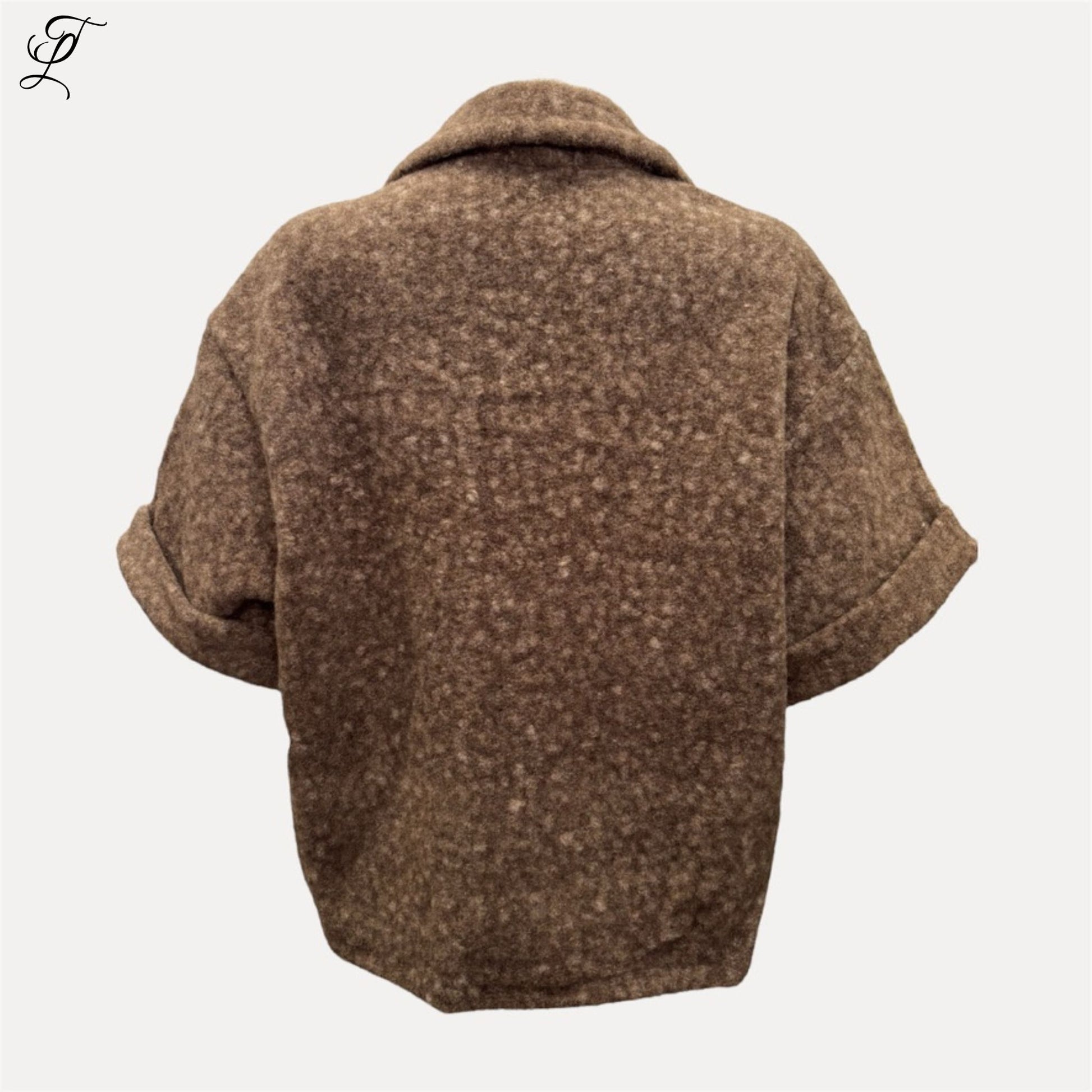 Chastar korte bouclé jas in donkerbruin met wijde mouwen en elegante reverskraag, stijlvolle en comfortabele pasvorm.