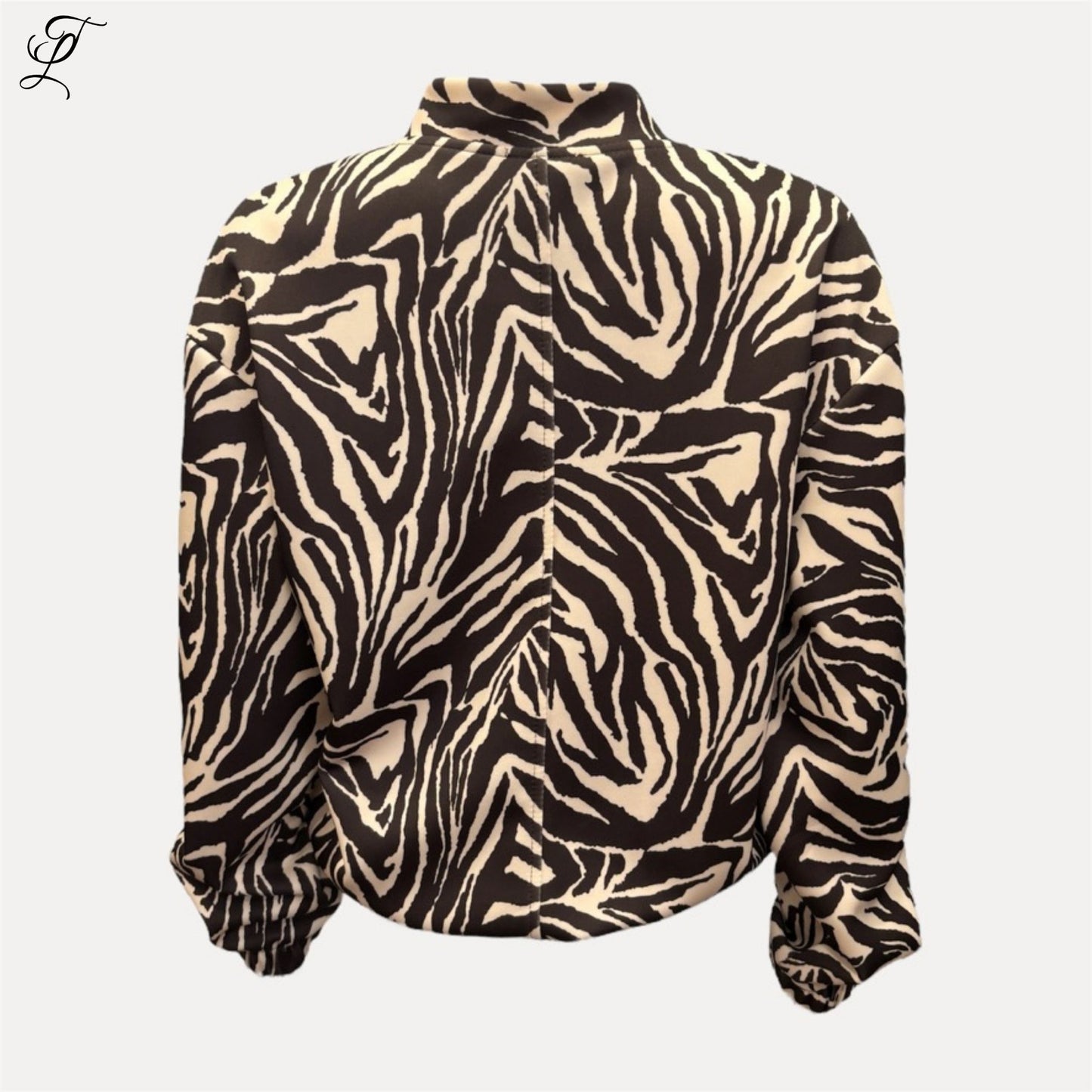 Chastar Bomberjas Zoë met gedurfde zebraprint en comfortabele moderne bomber fit voor een stijlvolle look.