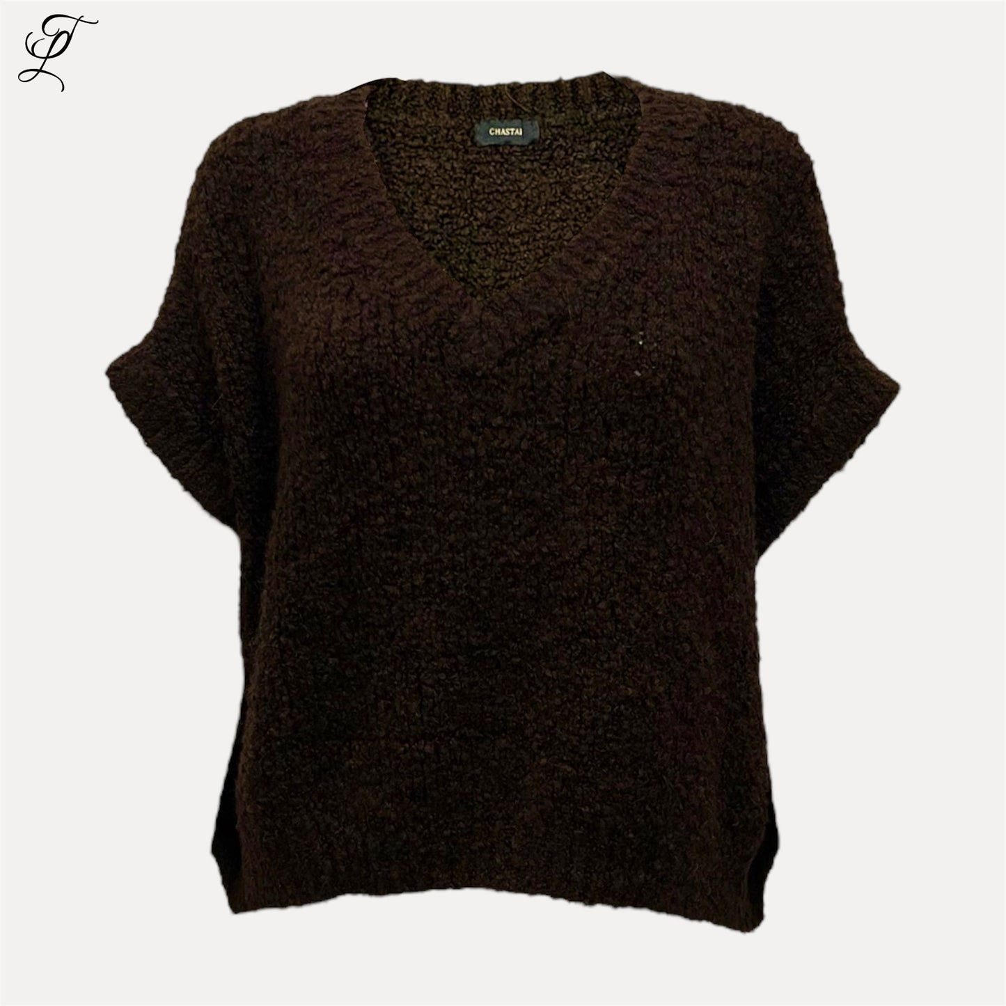 Chastar Soft Knit Gilet Noa in choco bruin, zacht gebreid mouwloos truitje met diepe V-hals en losse pasvorm.