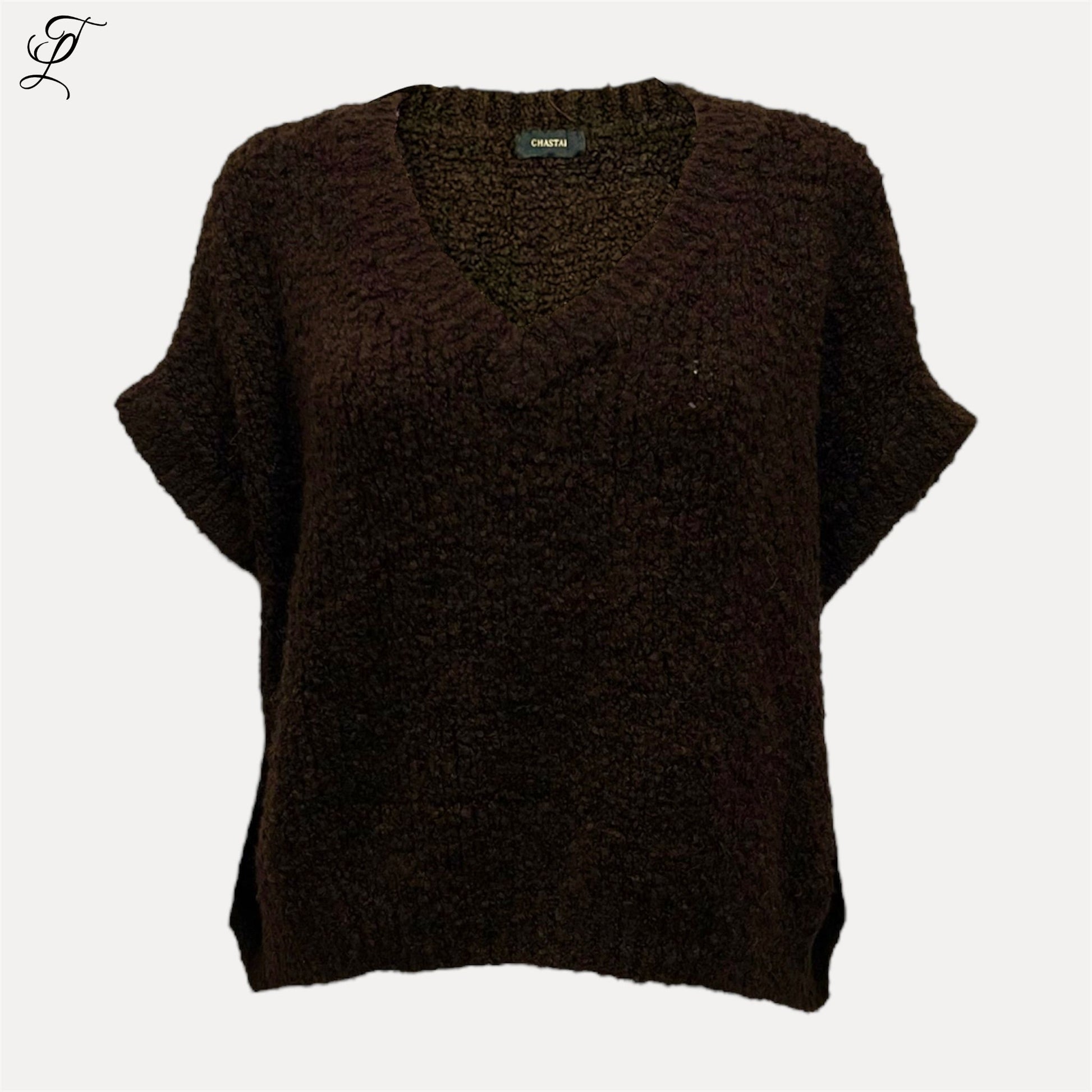Chastar Soft Knit Gilet Noa in choco bruin, zacht gebreid mouwloos truitje met diepe V-hals en losse pasvorm.