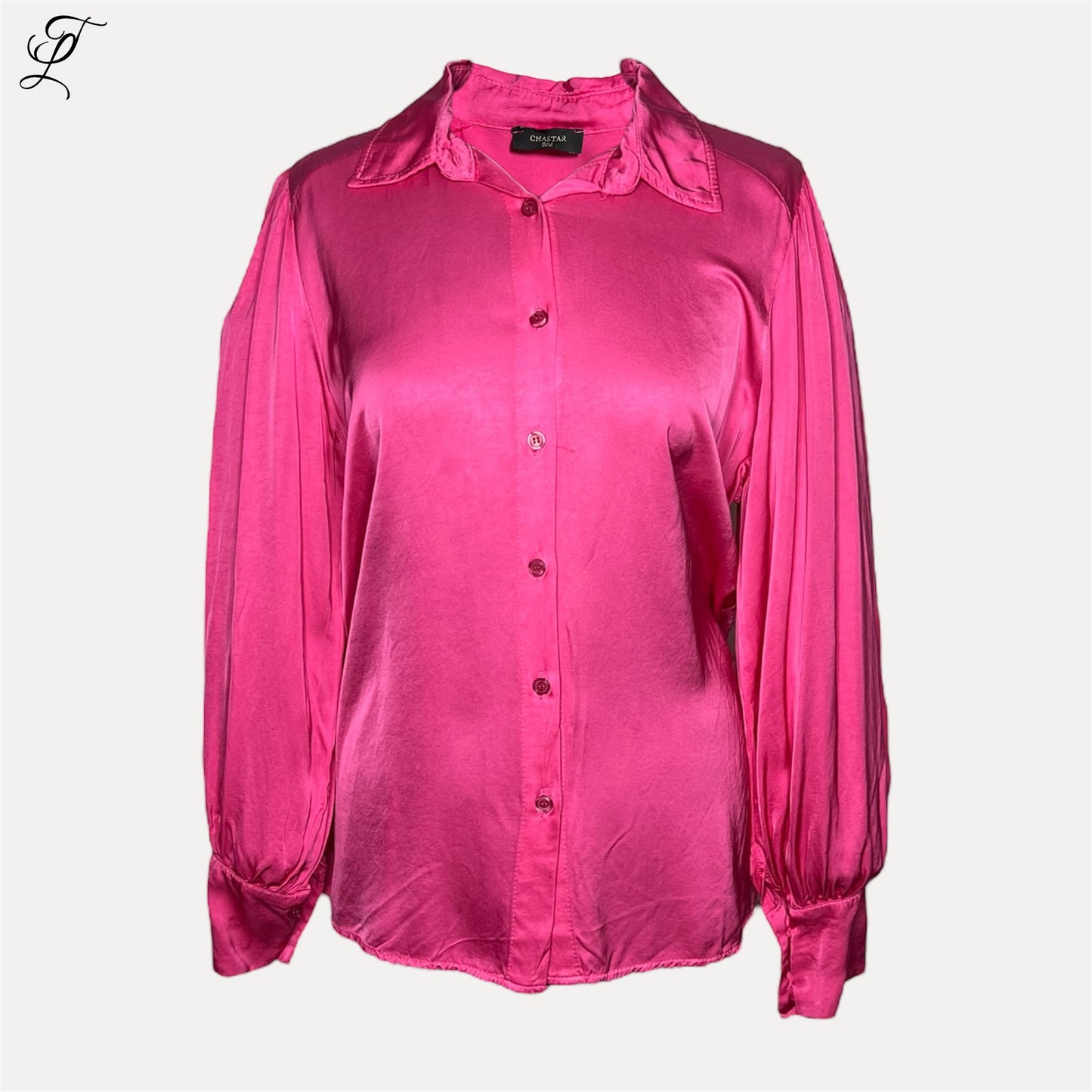 Chastar Zijde-Viscose Blouse in levendig fuchsia roze, met glanzende zijdeachtige afwerking, elegante knoopsluiting en romantische pofmouwen. Luxueuze basic blouse perfect voor kantoor en avond looks. Blouses, Collectie