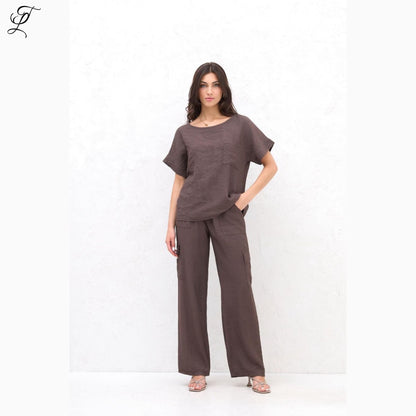 Chastar Viscose Linnen Set Emma in bruine kleur met losse top en broek met cargo zakken voor luchtig comfort en stijl Sets Chastar Viscose