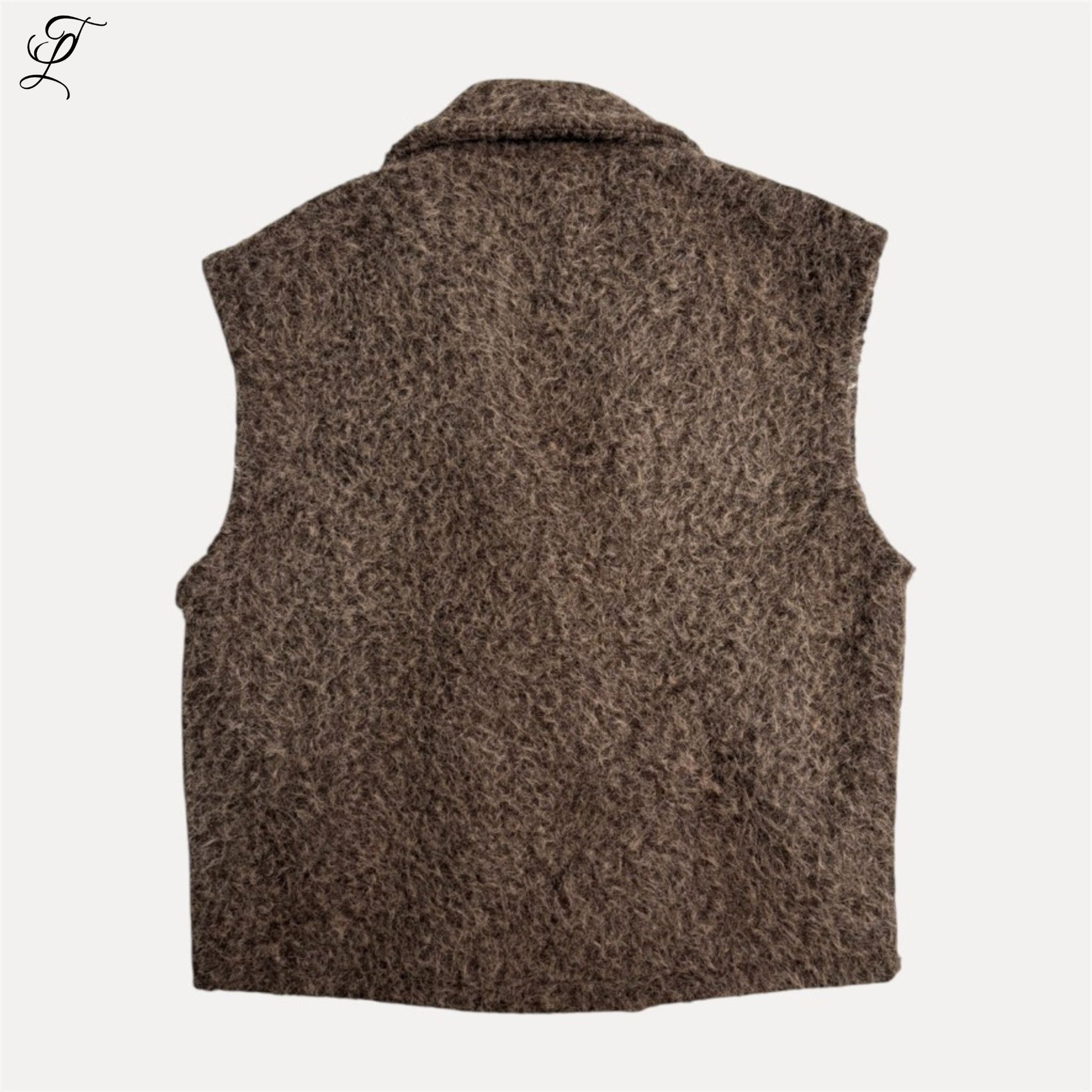 Achterkant van het Chastar Gilet Livia in bruin met swirl-patroon en zachte stof, stijlvol en comfortabel.