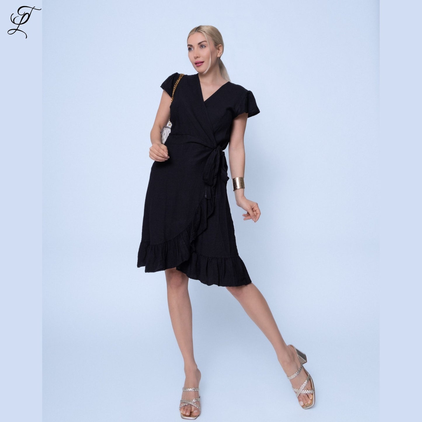Elegante zwarte Chastar Viscose Wikkeljurk met ruches en vlindermouwen, perfect voor stijlvolle gelegenheden - Jurken & Tunieken