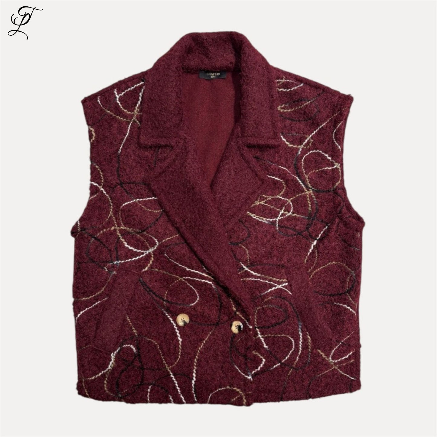 Chastar Gilet Livia in bordeaux met swirl-patroon, dubbelgeknoopte reverskraag, stijlvolle en zachte stof.