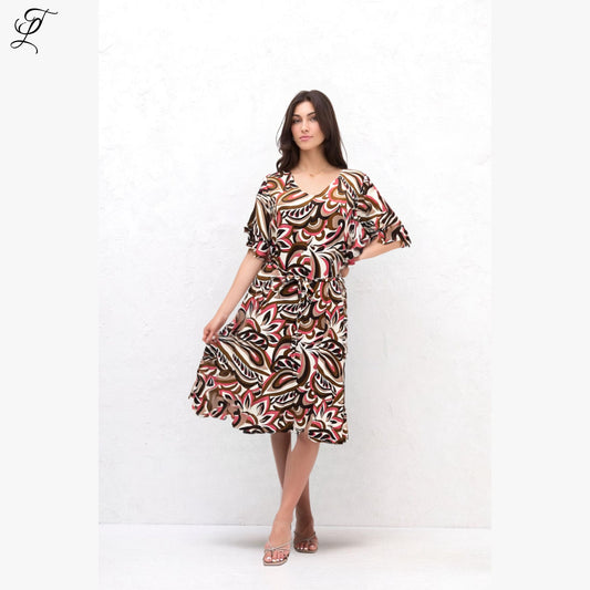 Chastar Tencel Jurk Mabel met artistieke print, ceintuur in de taille en wijde mouwen voor een elegant silhouet.