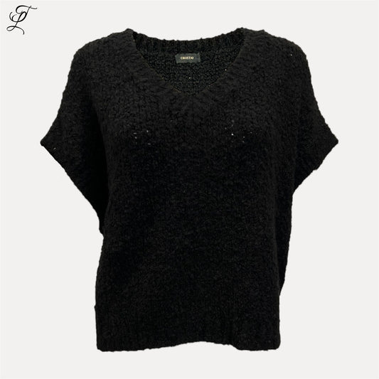 Zwart zachte gebreide Chastar Soft Knit Gilet Noa met diepe V-hals, losse pasvorm, ideaal voor laagjes en casual stijl.