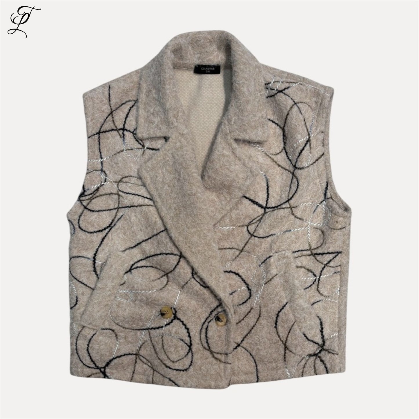 Beige Chastar Gilet Livia met uniek swirl-patroon, dubbele knopenrij en reverskraag, geschikt voor casual en kantoorlooks.