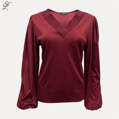 Bordeauxrode Chastar Tricot Top Mila met V-hals, geplisseerde afwerking en soepelvallende lange mouwen voor stijlvolle comfort.