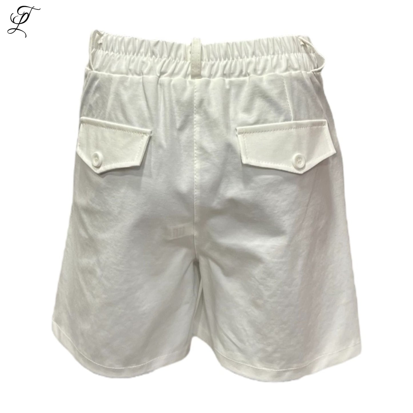 Witte Chastar Korte Broek met elastische taille, speelse klepzakken en comfortabele pasvorm, perfect voor warme dagen.