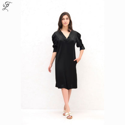 Chastar Tricot Jurk met Pofmouwen in zwart met V-hals en rechte pasvorm, elegant en comfortabel, Jurken & Tunieken