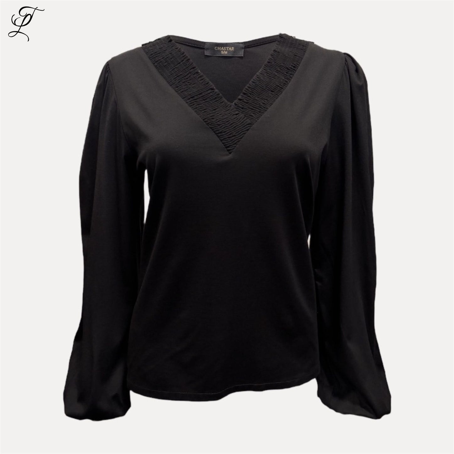 Zwarte Chastar Tricot Top Mila met V-hals, geplisseerde afwerking en lange soepelvallende mouwen voor klassiek comfort.