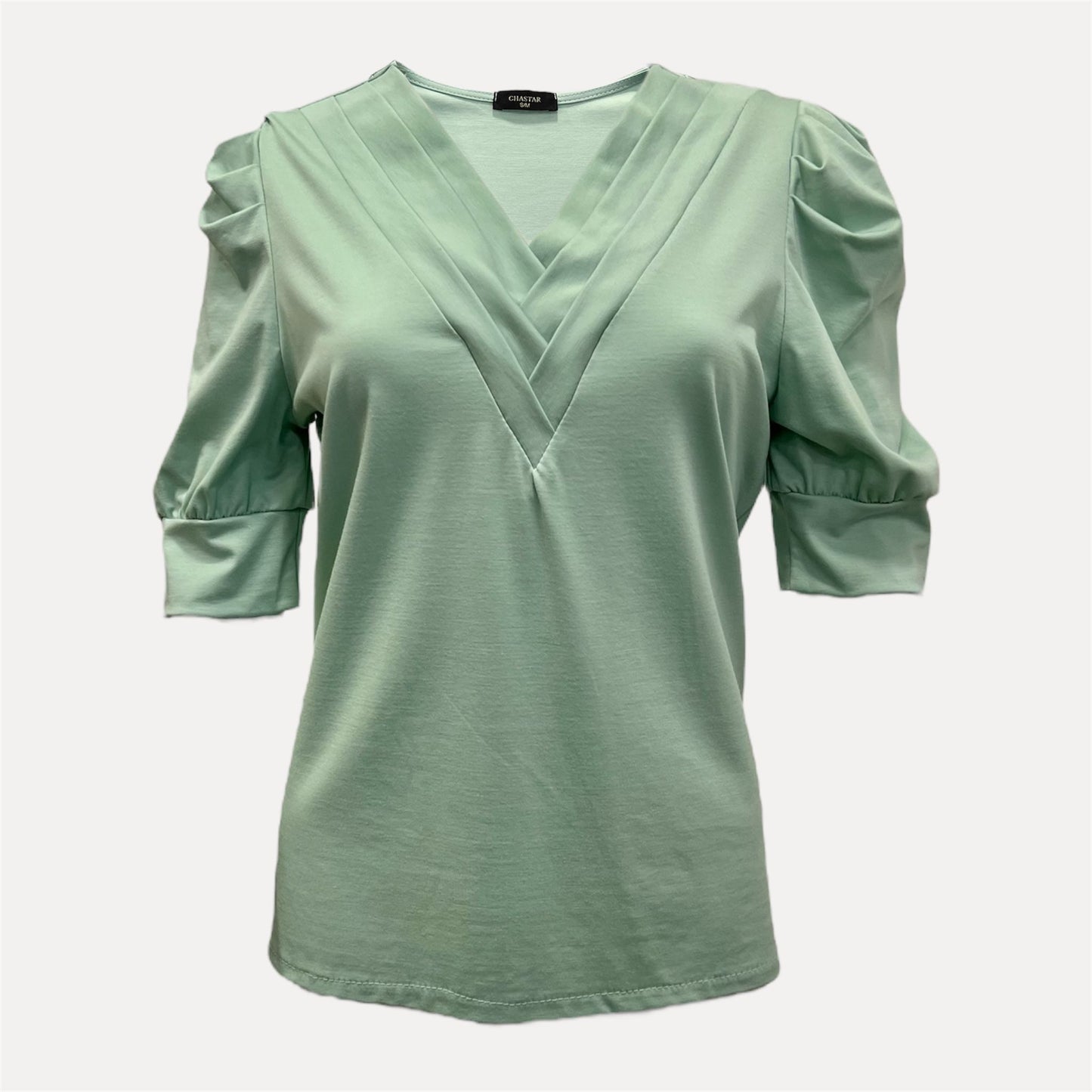 Chastar Pofmouw Tricot Top in groen met V-hals en licht gepofte mouwen voor een stijlvolle, comfortabele look.
