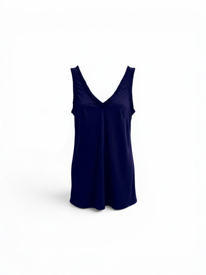 Donkerblauwe mouwloze top met V-hals en subtiele zoomafwerking, gemaakt van viscose uit de Chastar Zomer Collectie Tops & Shirts.