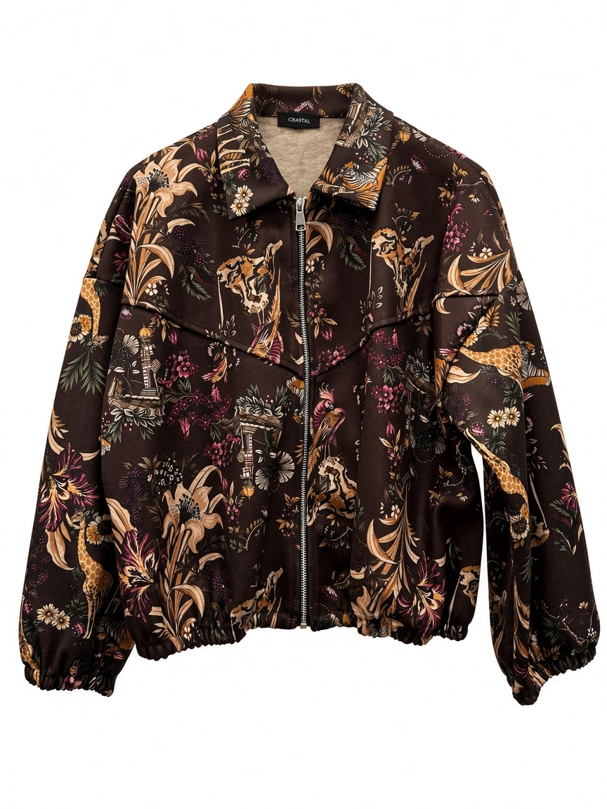 Chastar Jas Elara in Choco met dieren- en botanische print, voorzijde
