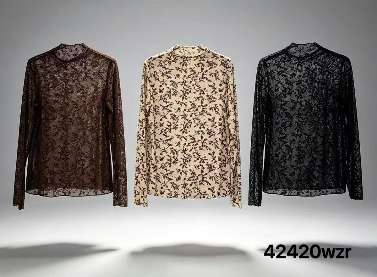 Chastar Top Mesh Selene in bruin, off white en zwart met transparant bloemmotief en hoge hals, aan kledinghangers.