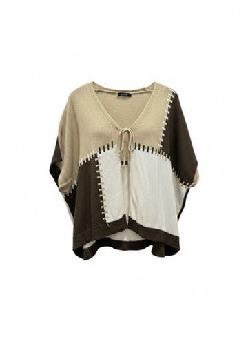 Chastar Vest Anaëlle in Bruin met contrasterende kleurvlakken, decoratieve contraststeken en striksluiting, vooraanzicht